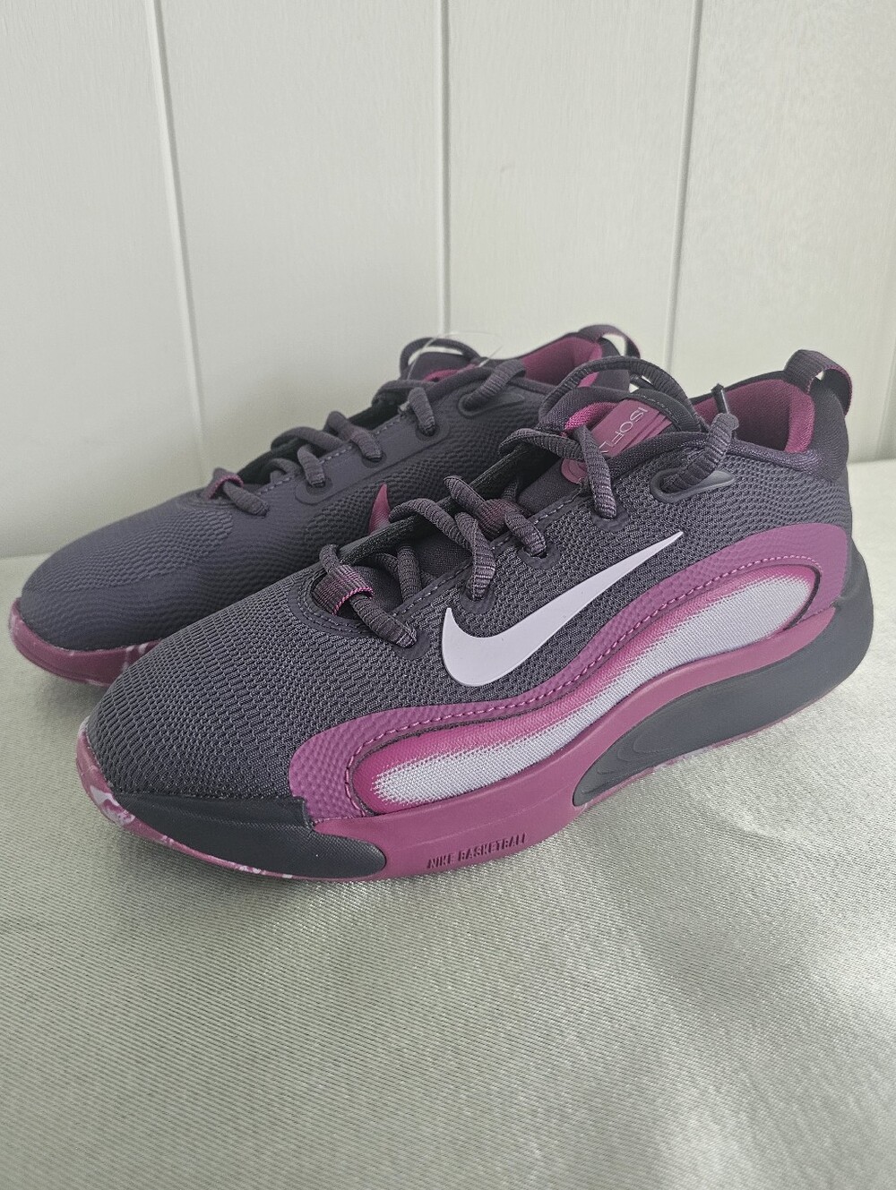 NWOB NIKE ISOfly GS Unisex Youth Basketball Shoes, Sneakers